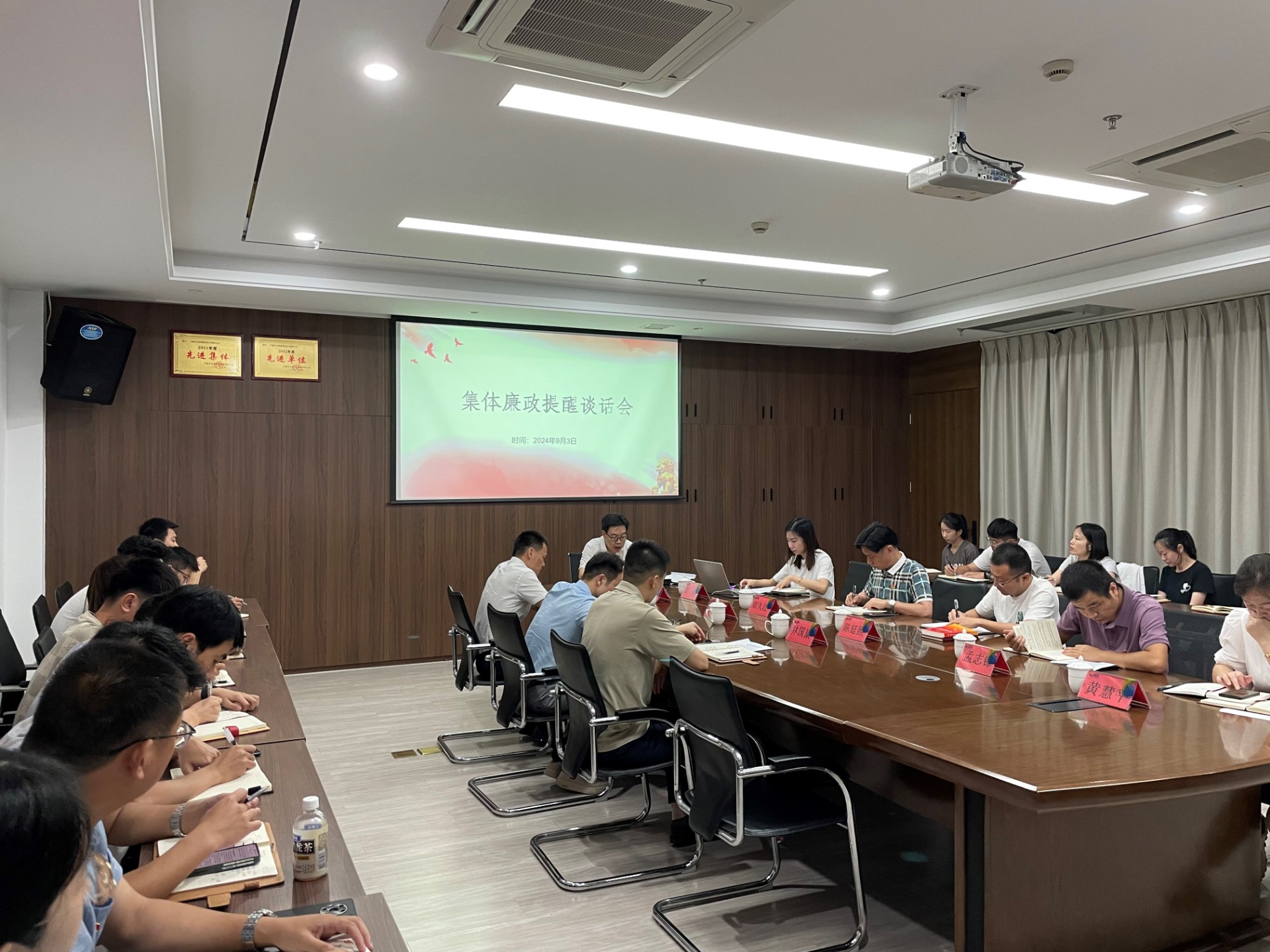 市交投集團(tuán)領(lǐng)導(dǎo)深入市交投物流集團(tuán)市交投勘察設(shè)計(jì)公司開展聯(lián)系點(diǎn)工作，葉嵐清拍攝2.jpg